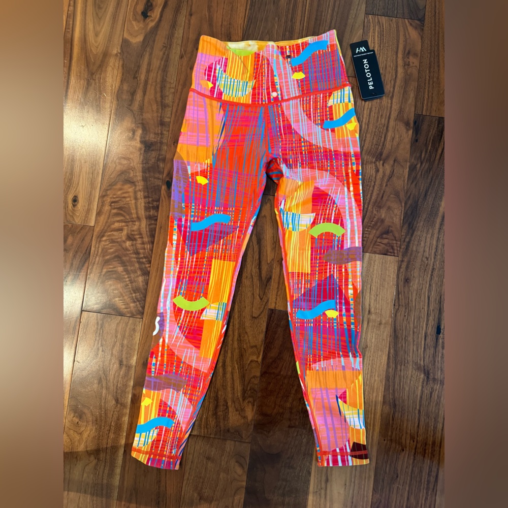 Peloton BHM apparel leggings size M NWT